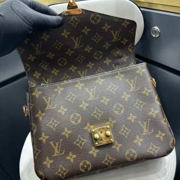 LOUIS VUITTON bag - Picture 3 of 7